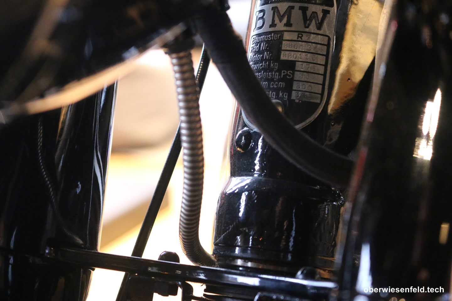 BMW R7 Prototyp im Art Déco Stil? BMW R7 Typenschild - Aufgenommen in der BMW Motorrad Welt Berlin am 27.03.2025