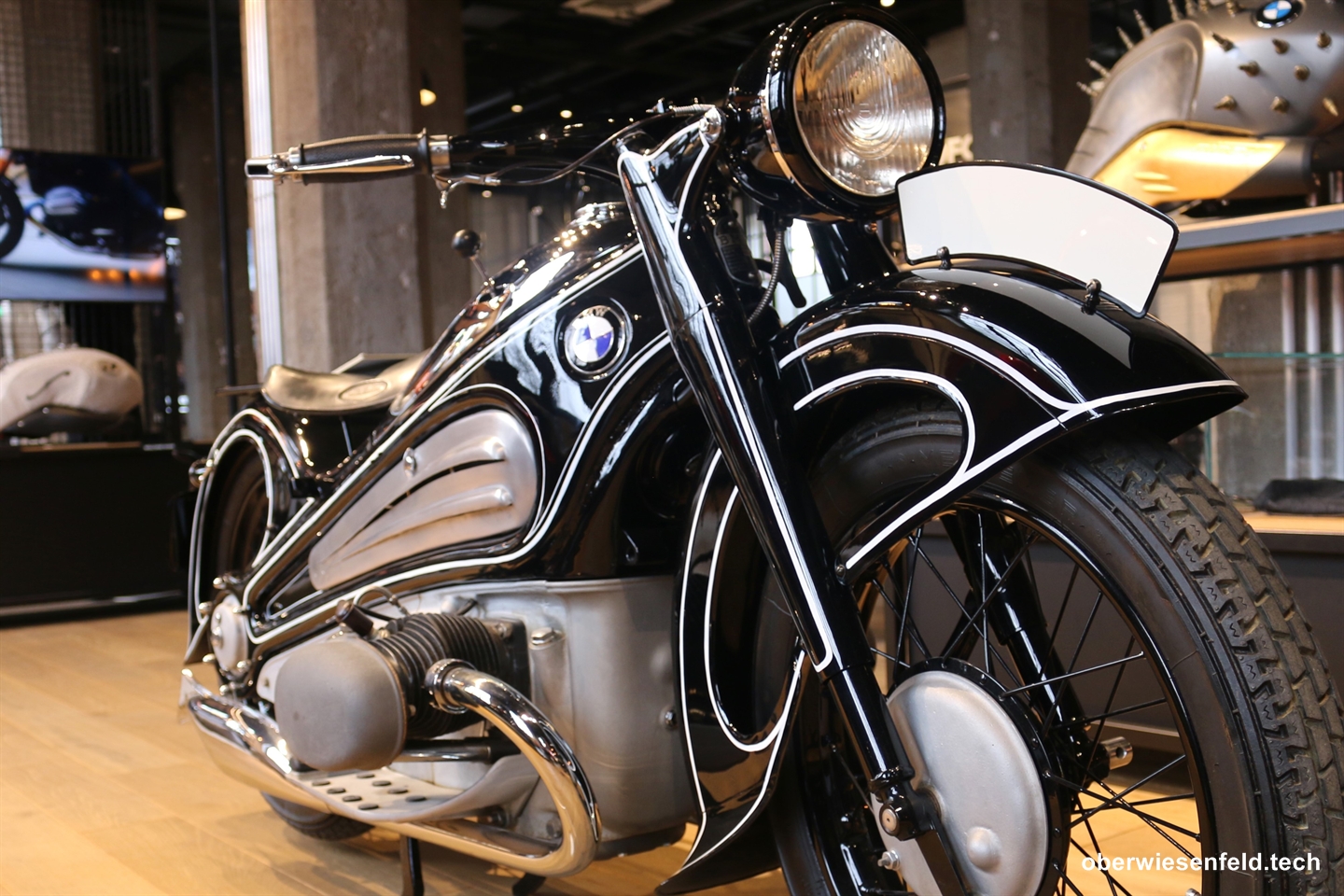 Restaurierte BMW R7 - Aufgenommen in der BMW Motorrad Welt Berlin am 27.03.2025