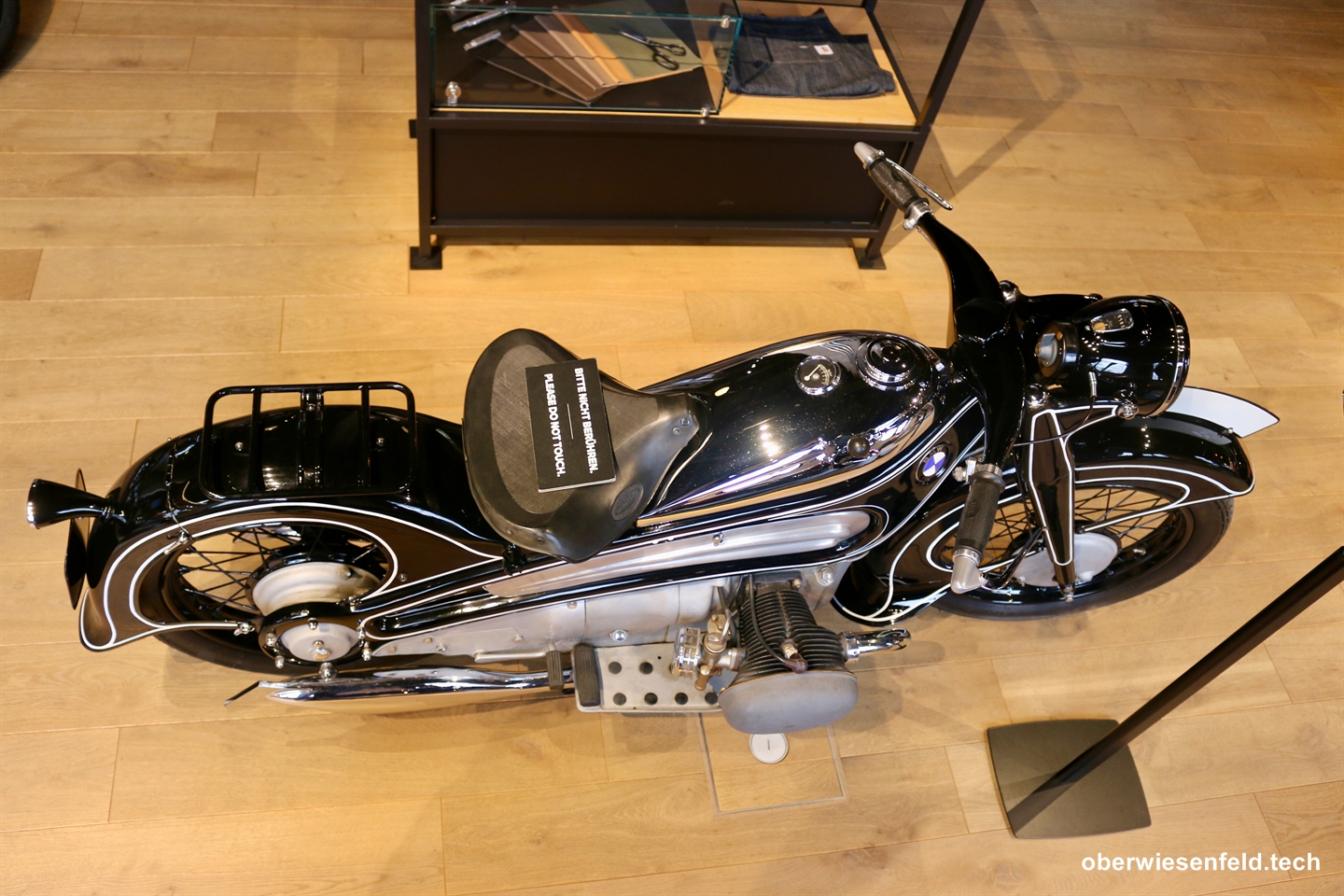 Restaurierte BMW R7 - Aufgenommen in der BMW Motorrad Welt Berlin am 27.03.2025