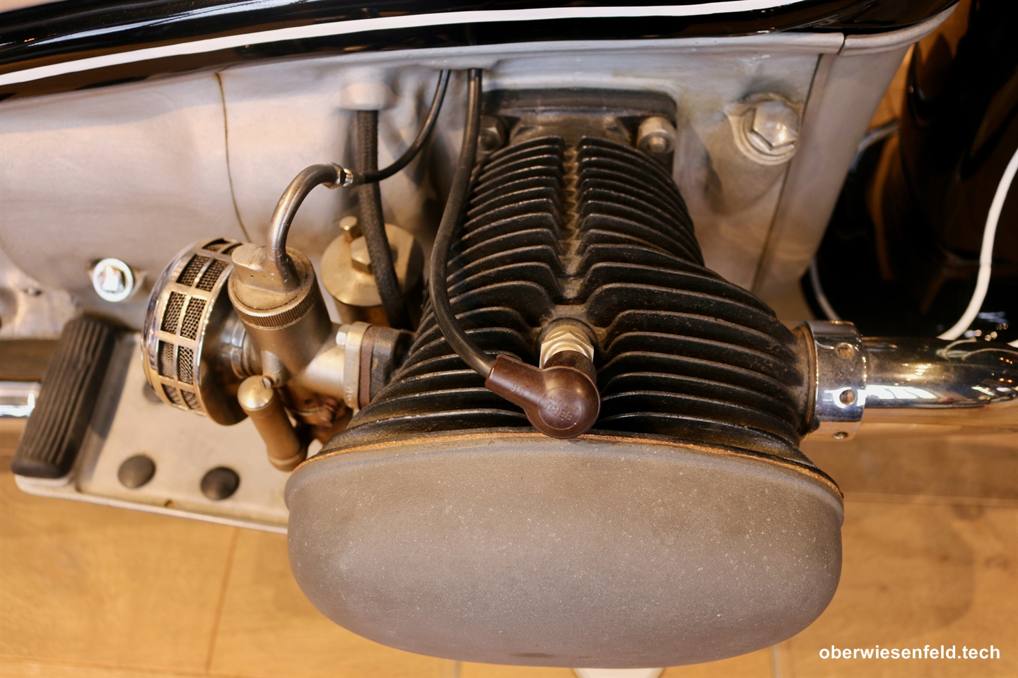 Restaurierte BMW R7 - Aufgenommen in der BMW Motorrad Welt Berlin am 27.03.2025