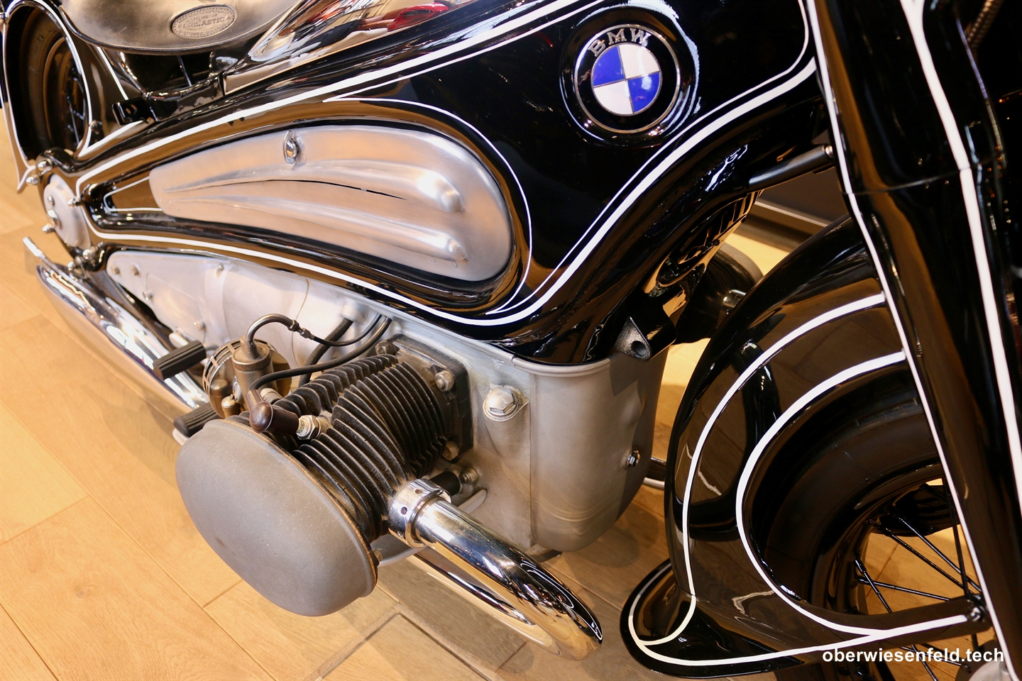 Restaurierte BMW R7 - Aufgenommen in der BMW Motorrad Welt Berlin am 27.03.2025