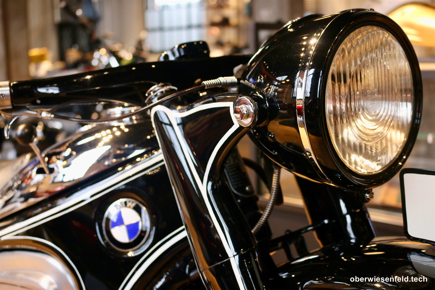 Restaurierte BMW R7 - Aufgenommen in der BMW Motorrad Welt Berlin am 27.03.2025