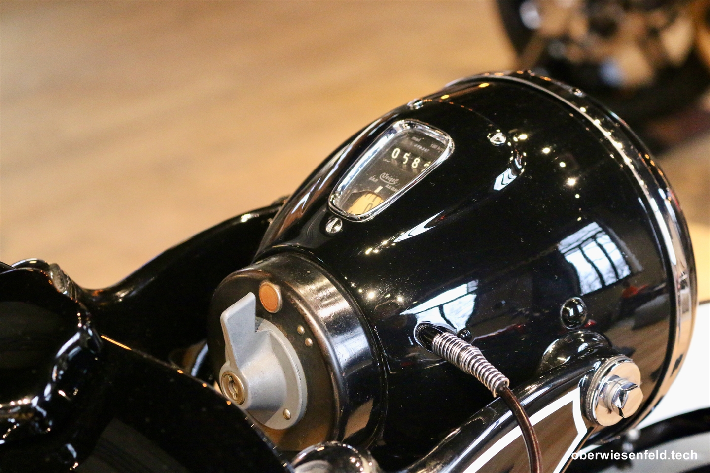 Restaurierte BMW R7 - Aufgenommen in der BMW Motorrad Welt Berlin am 27.03.2025