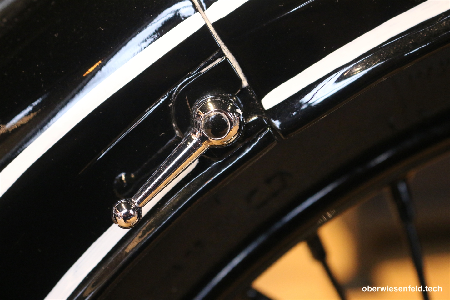 Restaurierte BMW R7 Schutzblech Hebelei- Aufgenommen in der BMW Motorrad Welt Berlin am 27.03.2025