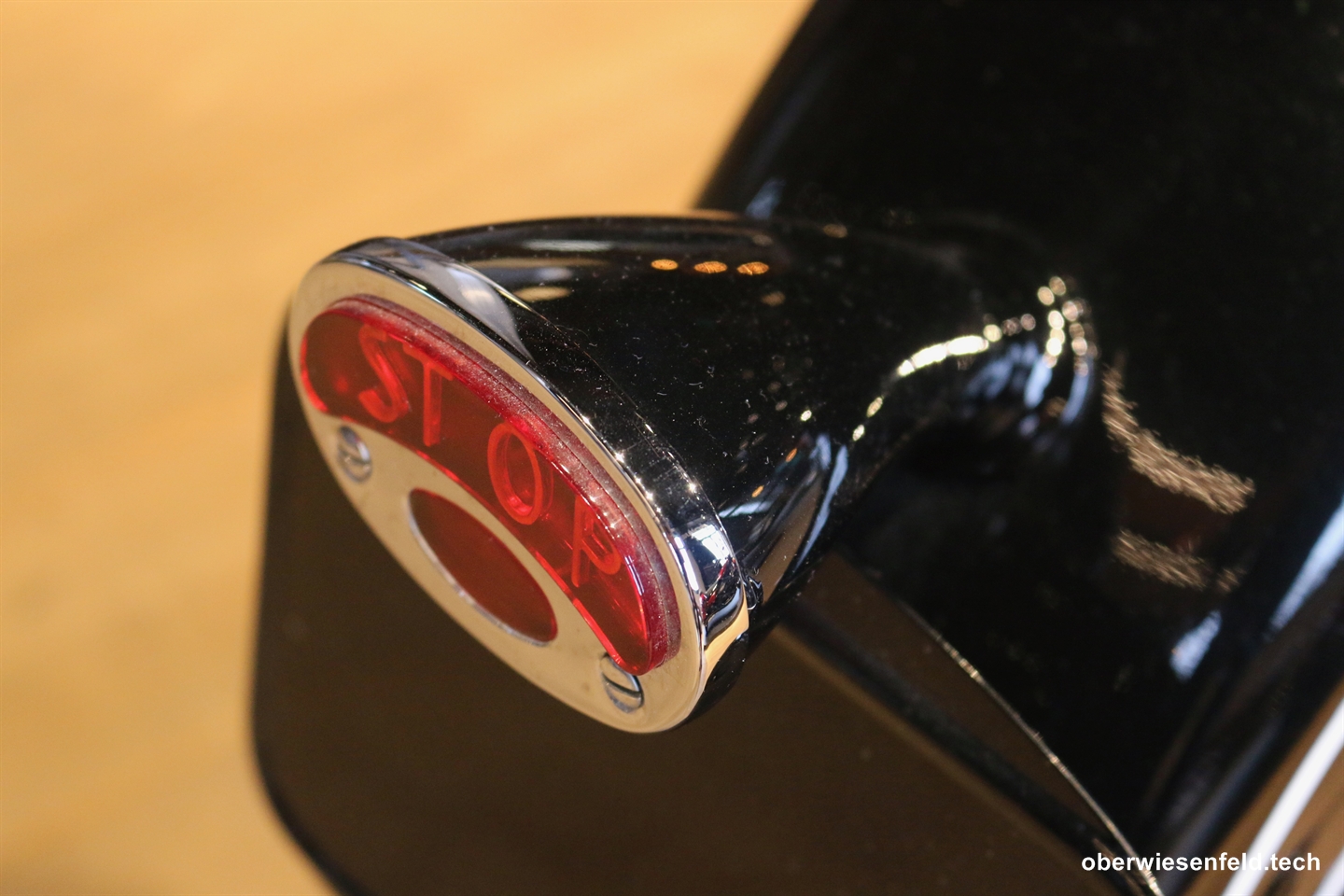 Restaurierte BMW R7 Rücklicht - Aufgenommen in der BMW Motorrad Welt Berlin am 27.03.2025