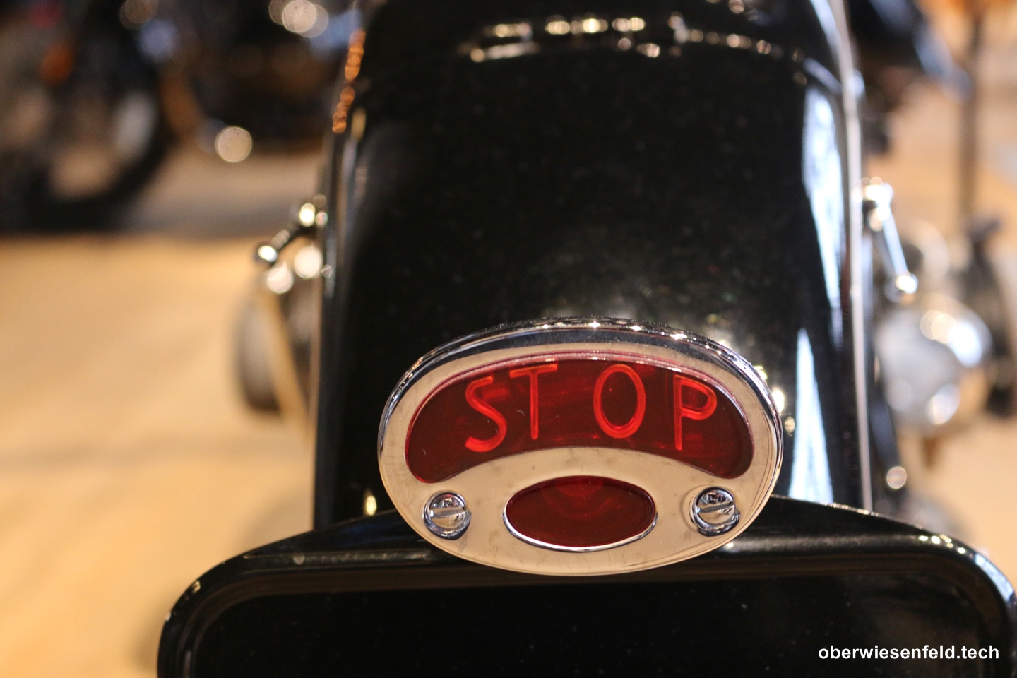 Restaurierte BMW R7 Rücklicht - Aufgenommen in der BMW Motorrad Welt Berlin am 27.03.2025