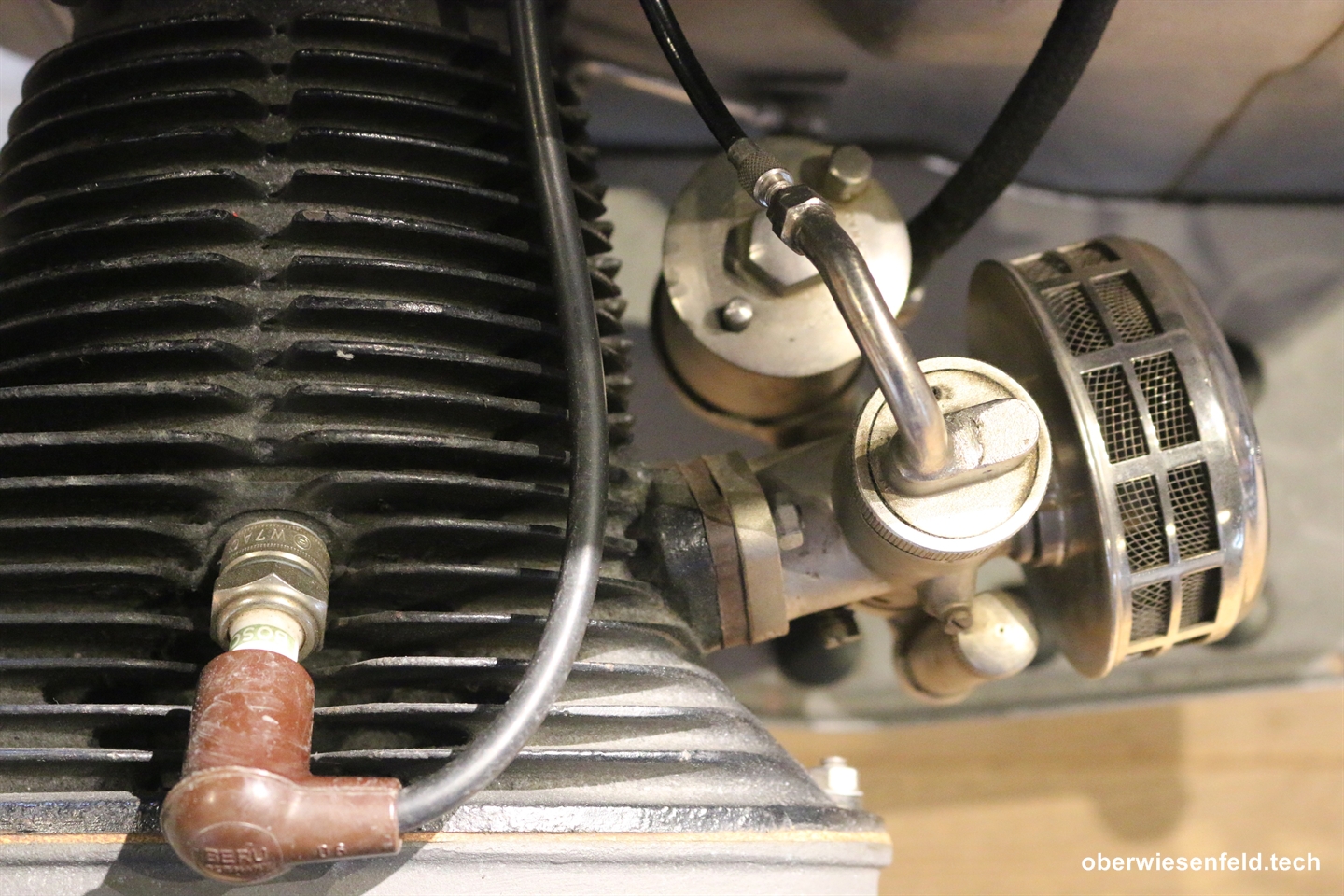 Restaurierte BMW R7 Zylinderkopf Links - Aufgenommen in der BMW Motorrad Welt Berlin am 27.03.2025