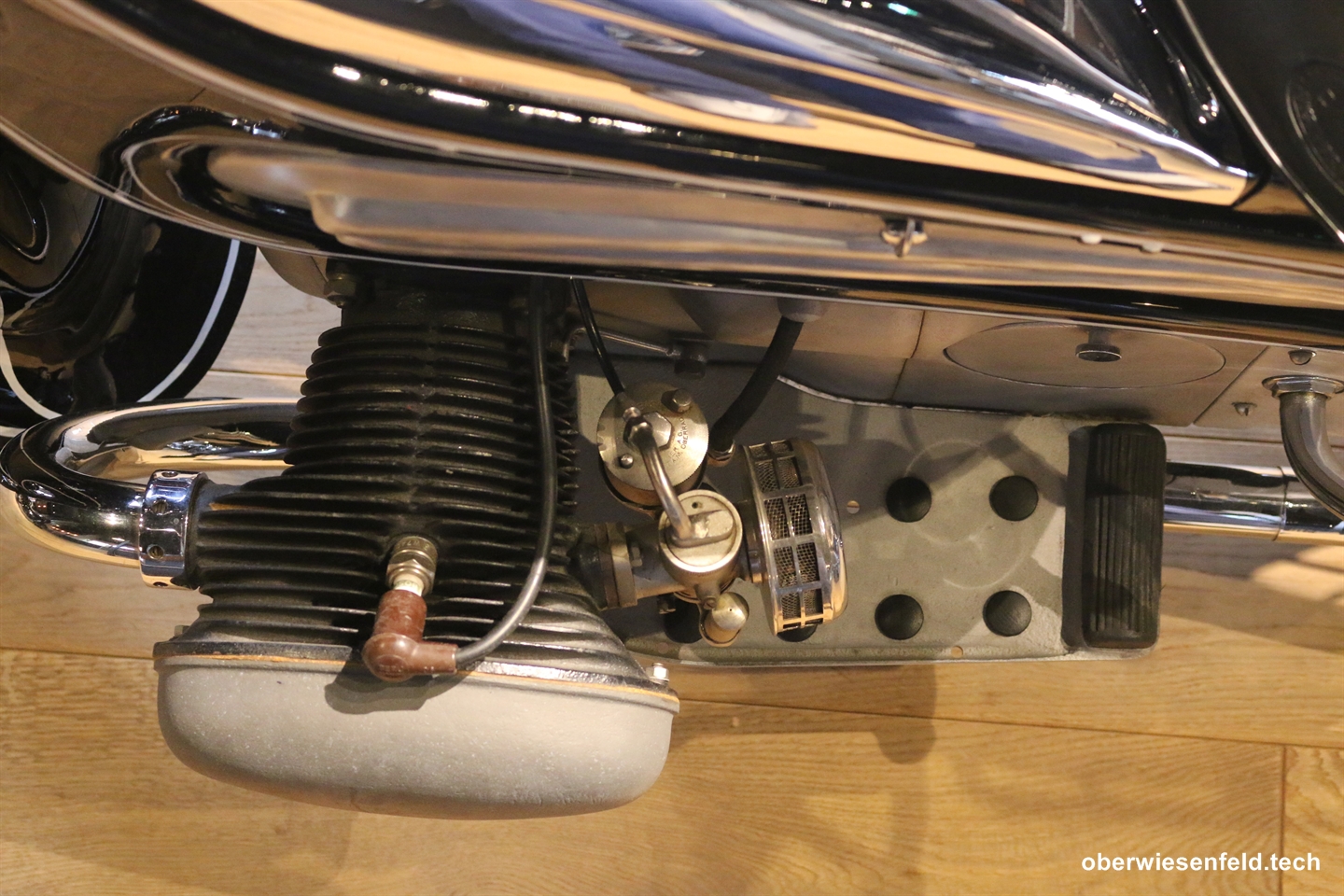 Restaurierte BMW R7 Zylinderkopf Links - Aufgenommen in der BMW Motorrad Welt Berlin am 27.03.2025