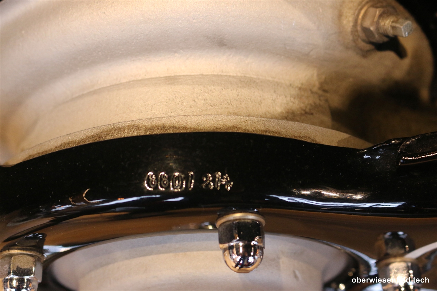 Restaurierte BMW R7 Typenschild Rahmennummer - Aufgenommen in der BMW Motorrad Welt Berlin am 27.03.2025