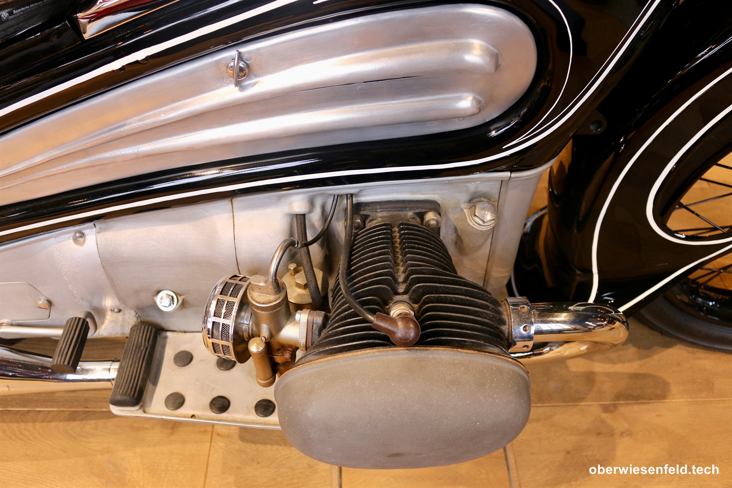 Restaurierte BMW R7 Zylinderkopf Rechts - Aufgenommen in der BMW Motorrad Welt Berlin am 27.03.2025